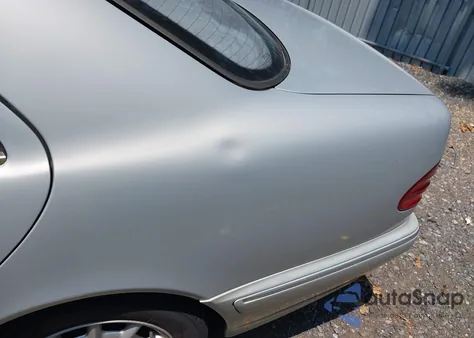 2000 Mercedes-Benz E 320 from USA, damaged, VIN WDBJF65J0YB115591